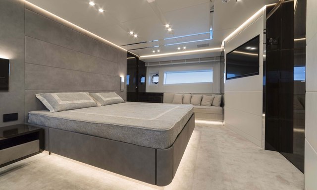 Incentivized yacht Full Beam Owner's Suite