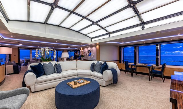 Lunaris yacht Sky Lounge