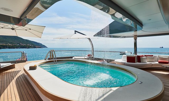 Luna yacht Swimming Pool