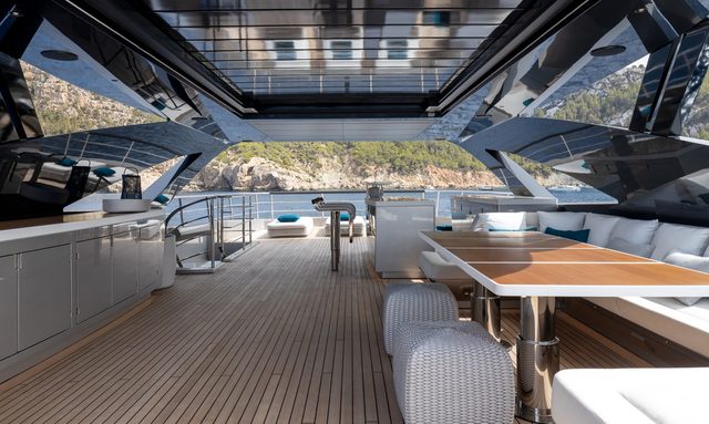 No Stress yacht Sun Deck 