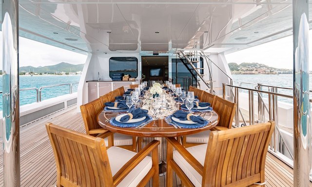 Sea Class yacht Al Fresco Dining