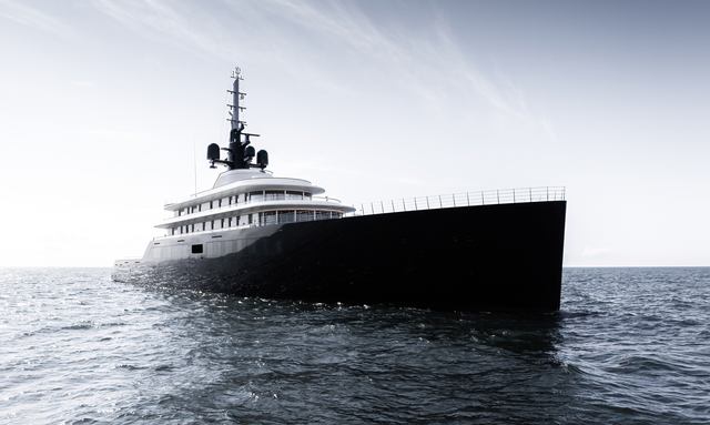 Liva yacht Sleek Black Hull