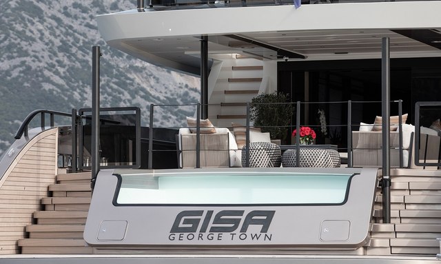 Gisa yacht Glass-Backed Plunge Pool