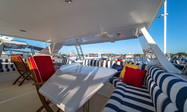 Lucky Lady yacht Flybridge Amenities