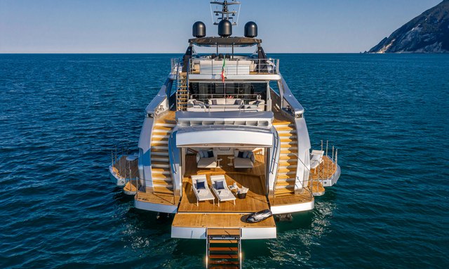 Pershing 140 yacht Split-Level Cockpit Layout