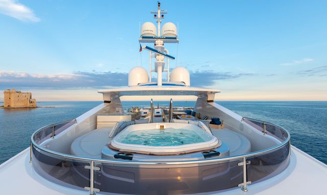 Arados yacht Sundeck Features