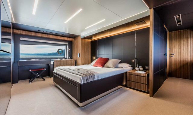 No Stress 888 yacht Main-Deck Owner in a Fast Riva