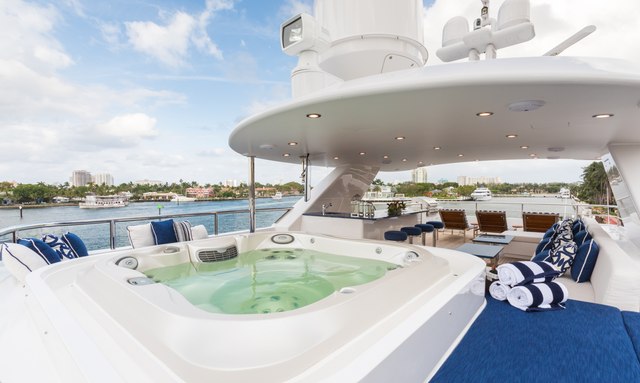 Tanzanite yacht Lavish Jacuzzi