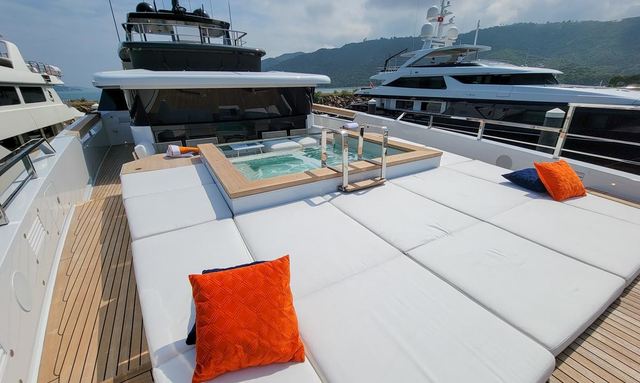 Neverland yacht Foredeck Jacuzzi