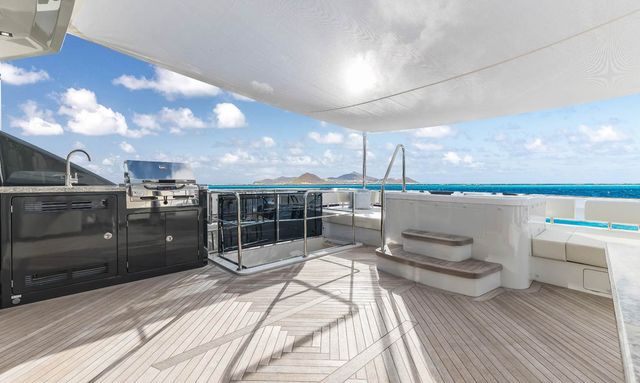 Aquasition yacht Bridge Deck Jacuzzi Retreat