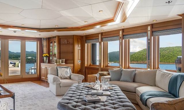 Valentina yacht Skylounge Salon