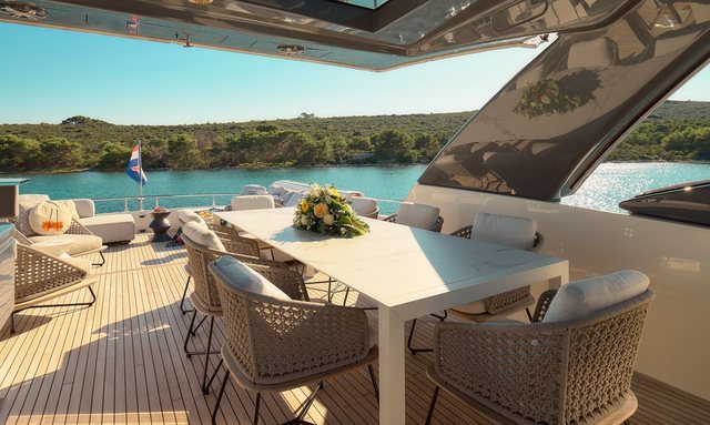 Damari yacht Alfresco Dining