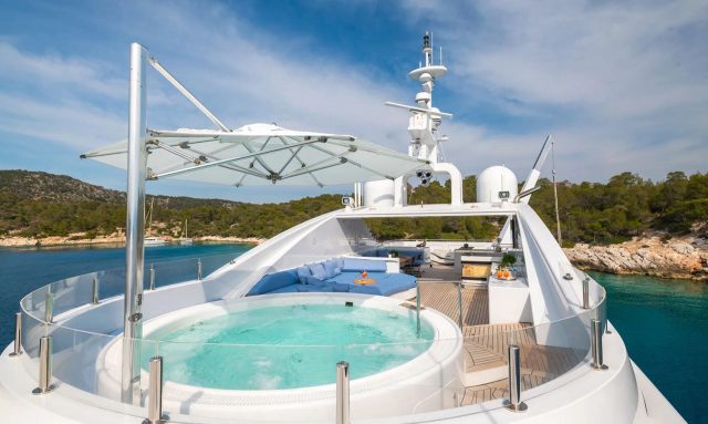 Turquoise yacht Sun Deck 