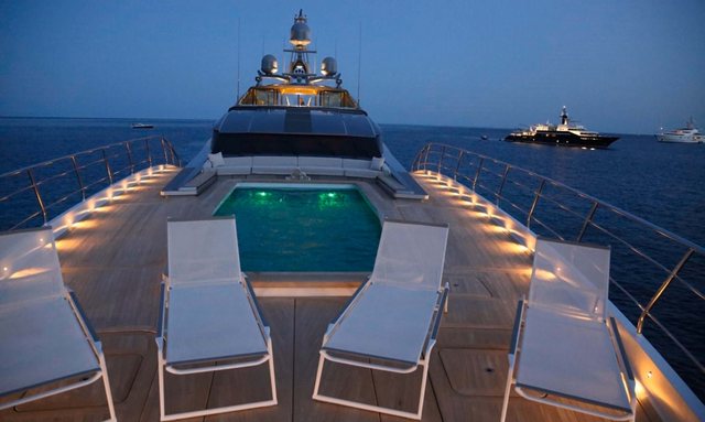 Sanam yacht Foredeck Pool