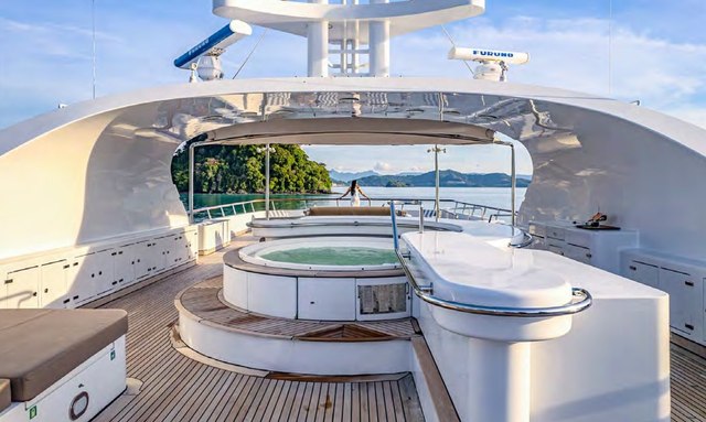 Azul V yacht Sun Deck Amenities