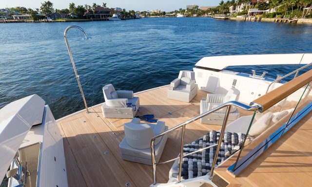 Lidiya yacht More Beach Club, Less Garage