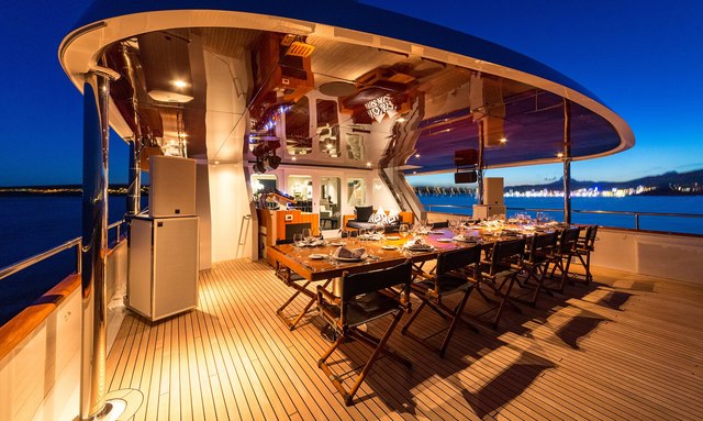 MP5 yacht Aft Deck Dining