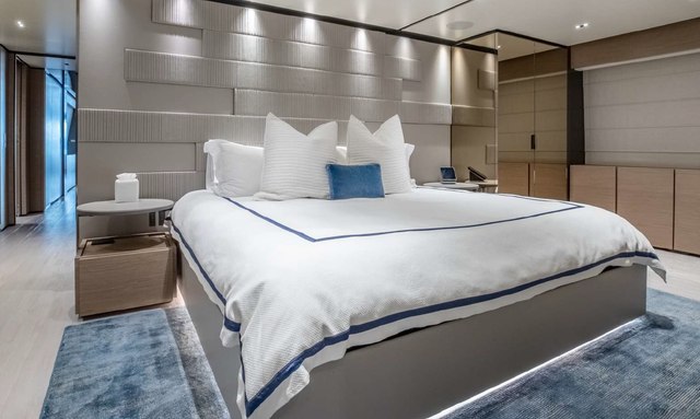 Fifi yacht Owner Suite Elegance