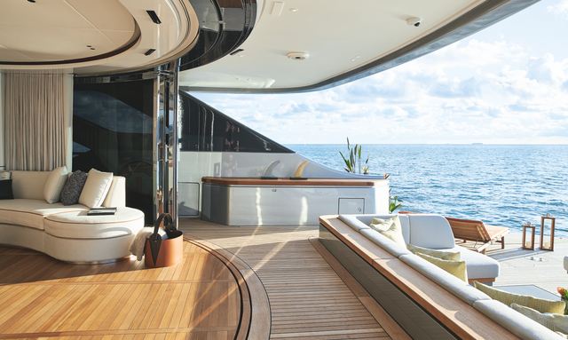 Sirius X yacht Seamless Indoor-Outdoor Living