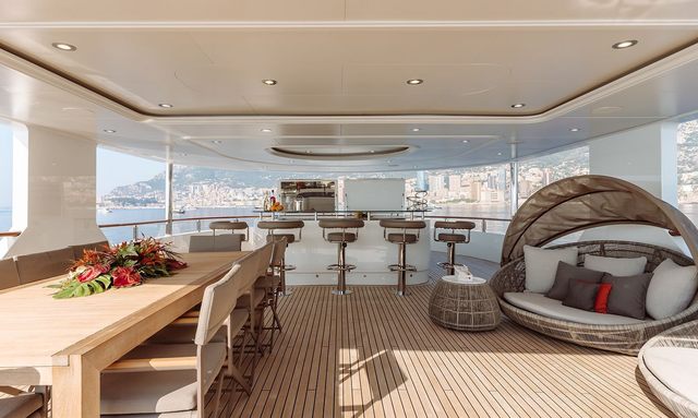 Incal yacht Versatile Sundeck