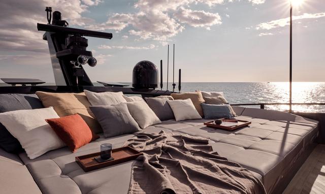 Casa Bri Mare yacht Hidden Flybridge Architecture