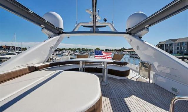 Elizee yacht Flybridge Made for Lounging