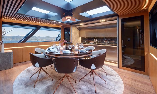 Blue Jeans yacht Flexible Dining Area