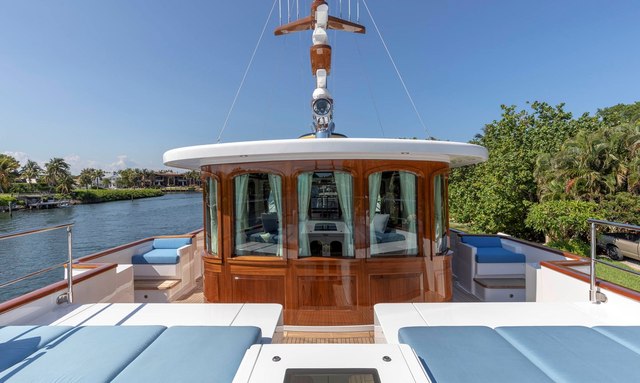 Nadan yacht Upper Deck House