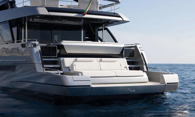 Quintessential yacht Water-Level Lounge by the Sea