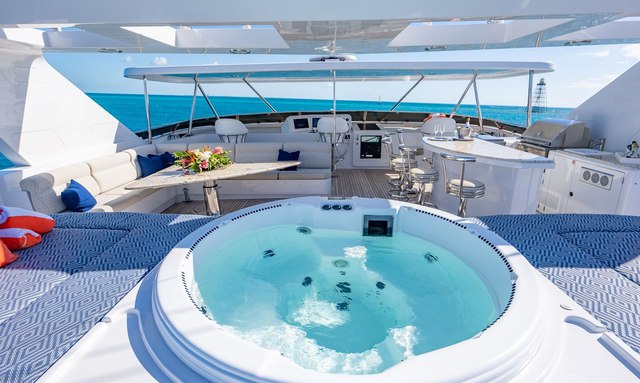 SeaQuest yacht Flybridge Amenities