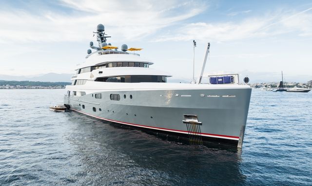 Aviva yacht The Knife Bow Changes the Ride