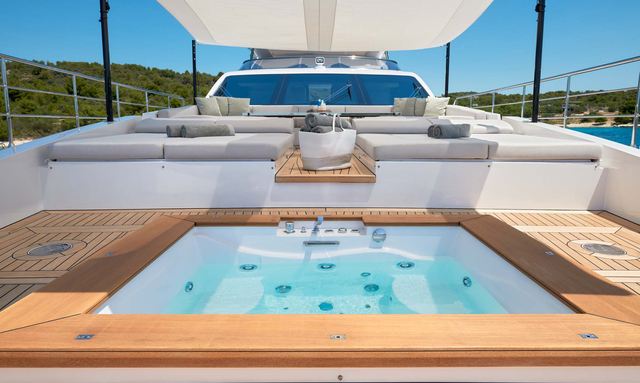 Shifa yacht Foredeck Hot Tub