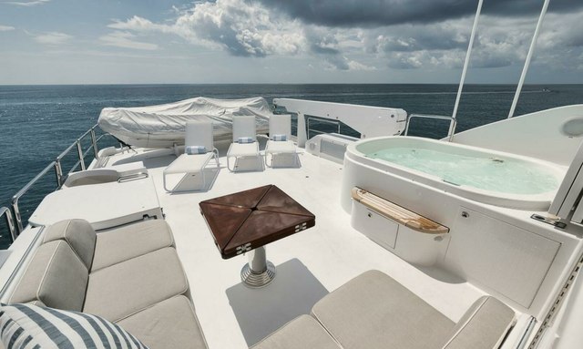 Natural 9 yacht Flybridge Features