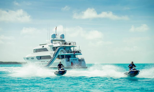 Lucy yacht Spacious Swim Platform