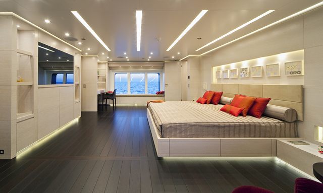 Baraka yacht Owner's Suite 