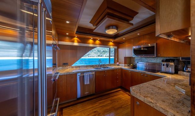 Imposter yacht Open-Plan Galley 