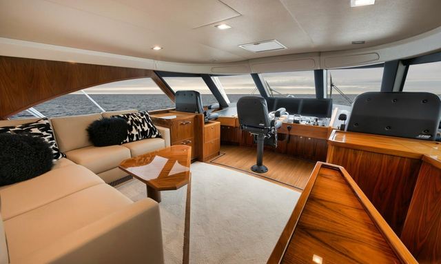 Teuseas yacht Advanced Navigation Tech