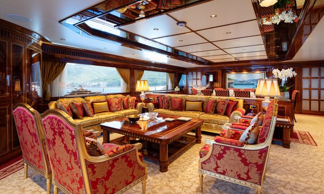 Cocktails yacht Ruby Red Interiors