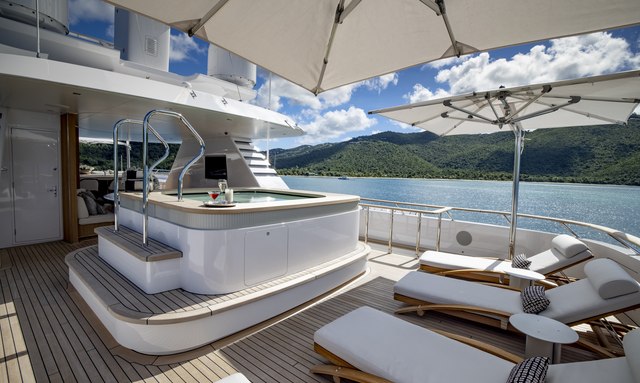 Juneluck yacht Sun Deck 