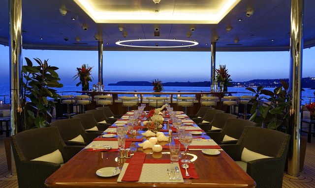 Samar yacht Versatile Dining Areas