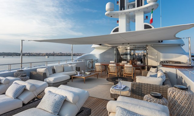 Oasis yacht Vast Sun Deck