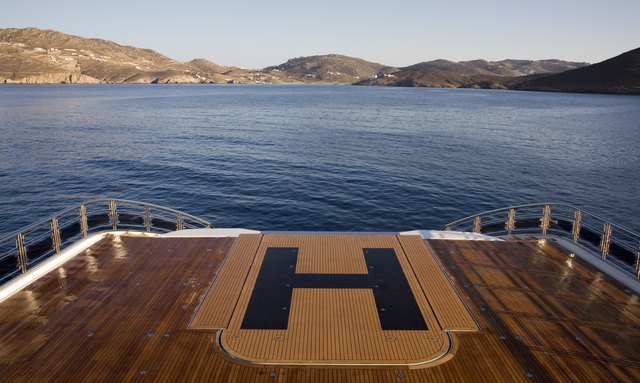 Alfa Nero yacht Heli-platform