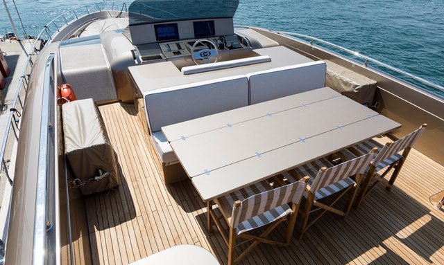 Francesca yacht Flybridge Features