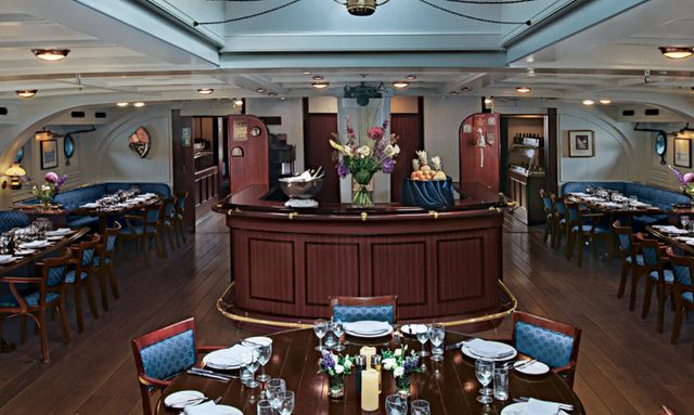Stad Amsterdam yacht Mahogany-Finished Longroom Saloon