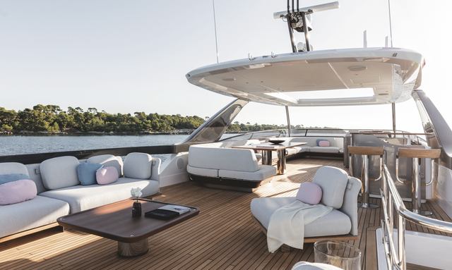 Aisha yacht Open Flybridge Lounge