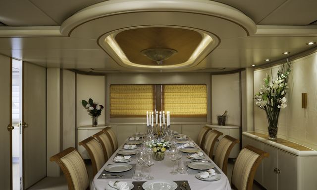 Braveheart yacht Full-Size Dining Room