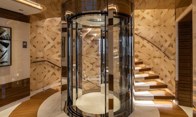 Energy yacht Glass Elevator