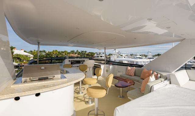 My Girl yacht Flybridge Amenities