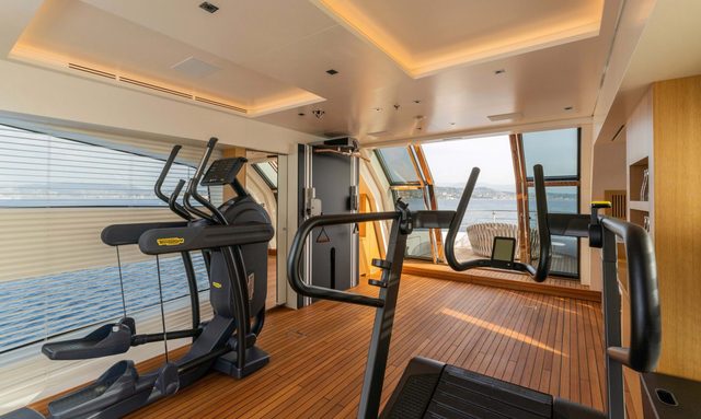 Artisan yacht  Fly Deck Gym 