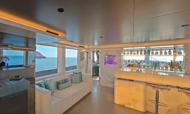 Forever yacht Skylounge with Bar